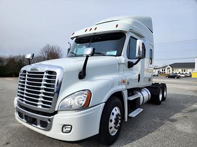 Used 2017 Freightliner Cascadia Sleeper Cab 6x4, Semi Truck for sale #675524 - photo 1