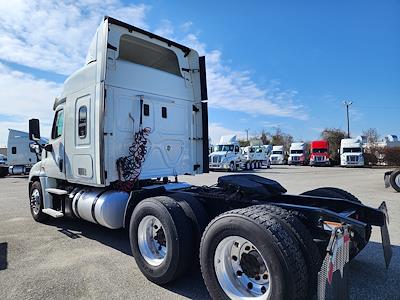 Used 2017 Freightliner Cascadia Sleeper Cab 6x4, Semi Truck for sale #675533 - photo 2