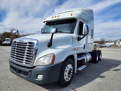 Used 2017 Freightliner Cascadia Sleeper Cab 6x4, Semi Truck for sale #675538 - photo 1