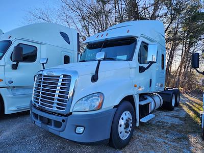 Used 2017 Freightliner Cascadia Sleeper Cab 6x4, Semi Truck for sale #675551 - photo 1
