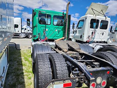 Used 2017 Freightliner Cascadia Day Cab 6x4, Semi Truck for sale #676550 - photo 2