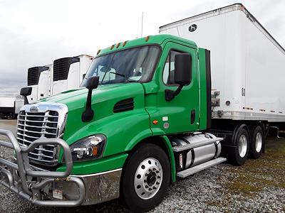 Used 2017 Freightliner Cascadia Day Cab 6x4, Semi Truck for sale #676595 - photo 1