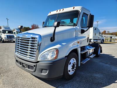 Used 2018 Freightliner Cascadia Day Cab 4x2, Semi Truck for sale #754885 - photo 1