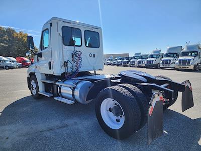 Used 2018 Freightliner Cascadia Day Cab 4x2, Semi Truck for sale #754885 - photo 2