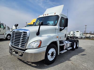 Used 2018 Freightliner Cascadia Day Cab 6x4, Semi Truck for sale #789640 - photo 1