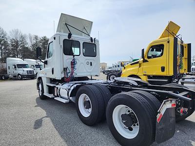 Used 2018 Freightliner Cascadia Day Cab 6x4, Semi Truck for sale #789640 - photo 2