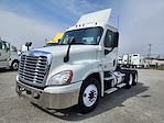 Used 2018 Freightliner Cascadia Day Cab 6x4, Semi Truck for sale #789640 - photo 1