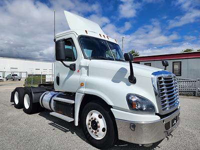 Used 2019 Freightliner Cascadia Day Cab 6x4, Semi Truck for sale #791200 - photo 1