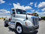 Used 2019 Freightliner Cascadia Day Cab 4x2, Semi Truck for sale #820642 - photo 2