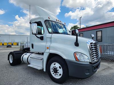 Used 2019 Freightliner Cascadia Day Cab 4x2, Semi Truck for sale #820995 - photo 2