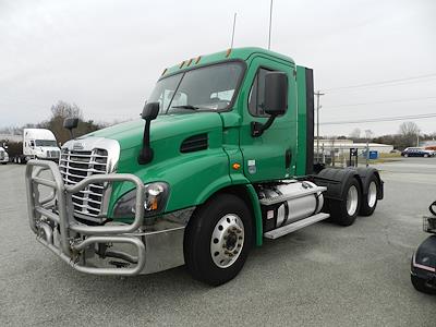 Used 2019 Freightliner Cascadia Day Cab 6x4, Semi Truck for sale #860387 - photo 1