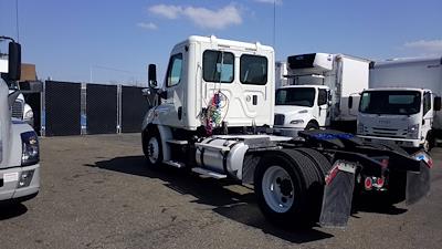 Used 2014 Freightliner Cascadia 4x2, Semi Truck for sale #587168 - photo 2