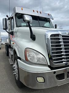 Used 2015 Freightliner Cascadia Day Cab 6x4, Flatbed Truck for sale #587184 - photo 1