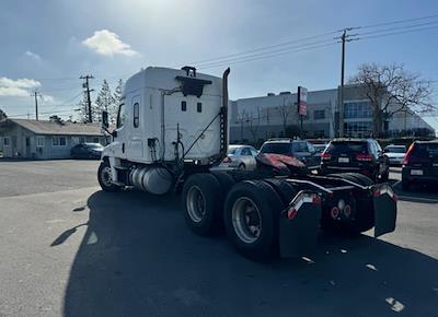 Used 2017 Freightliner Cascadia Sleeper Cab 6x4, Semi Truck for sale #674294 - photo 2