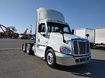 Used 2017 Freightliner Cascadia Day Cab 6x4, Semi Truck for sale #680564 - photo 4