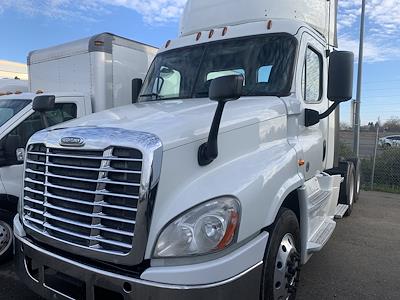 Used 2017 Freightliner Cascadia Day Cab 6x4, Semi Truck for sale #680565 - photo 1