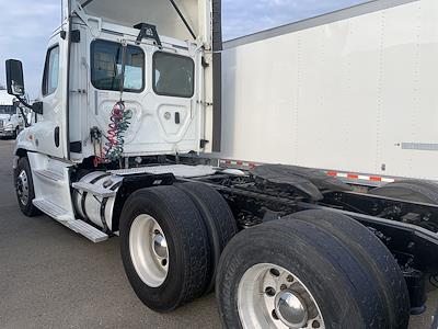 Used 2017 Freightliner Cascadia Day Cab 6x4, Semi Truck for sale #680565 - photo 2