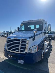 Used 2018 Freightliner Cascadia Day Cab 6x4, Semi Truck for sale #685492 - photo 1