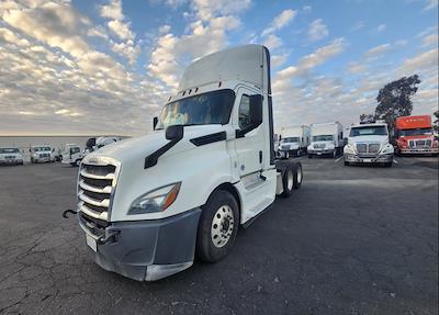 Used 2018 Freightliner Cascadia Day Cab 6x4, Semi Truck for sale #750170 - photo 1