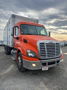 Used 2018 Freightliner Cascadia Day Cab 6x4, Box Truck for sale #752461 - photo 1