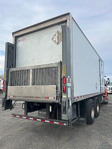 Used 2018 Freightliner Cascadia Day Cab 6x4, Box Truck for sale #752461 - photo 2