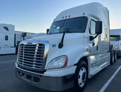 Used 2019 Freightliner Cascadia Sleeper Cab 6x4, Semi Truck for sale #813187 - photo 1