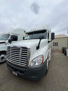 Used 2019 Freightliner Cascadia Sleeper Cab 6x4, Semi Truck for sale #877959 - photo 1