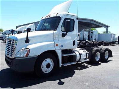 Used 2016 Freightliner Cascadia 6x4, Semi Truck for sale #363994 - photo 1