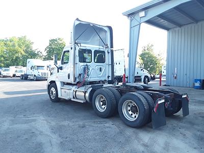 Used 2016 Freightliner Cascadia Day Cab 6x4, Semi Truck for sale #652706 - photo 2