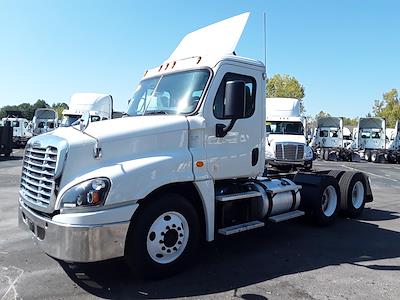 Used 2017 Freightliner Cascadia Day Cab 6x4, Semi Truck for sale #659083 - photo 1