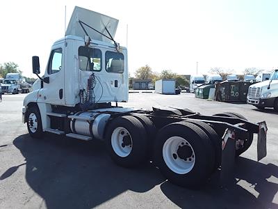 Used 2017 Freightliner Cascadia Day Cab 6x4, Semi Truck for sale #659083 - photo 2