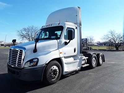 Used 2017 Freightliner Cascadia Day Cab 6x4, Semi Truck for sale #665587 - photo 1