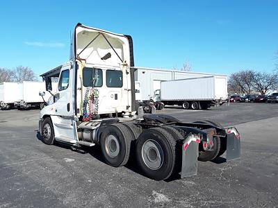 Used 2017 Freightliner Cascadia Day Cab 6x4, Semi Truck for sale #665587 - photo 2