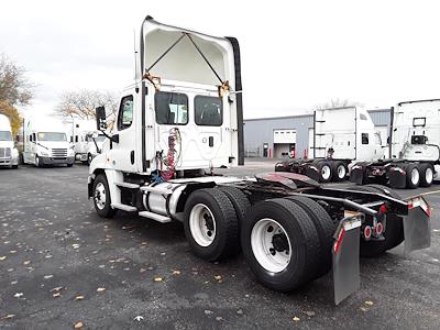 Used 2017 Freightliner Cascadia Day Cab 6x4, Semi Truck for sale #670274 - photo 2