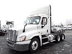 Used 2017 Freightliner Cascadia Day Cab 6x4, Semi Truck for sale #670274 - photo 1