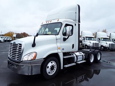 Used 2017 Freightliner Cascadia Day Cab 6x4, Semi Truck for sale #670275 - photo 1