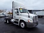 Used 2017 Freightliner Cascadia Day Cab 6x4, Semi Truck for sale #670275 - photo 4