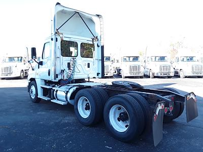 Used 2017 Freightliner Cascadia Day Cab 6x4, Semi Truck for sale #670276 - photo 2