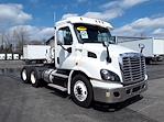 Used 2017 Freightliner Cascadia Day Cab 6x4, Semi Truck for sale #673635 - photo 4