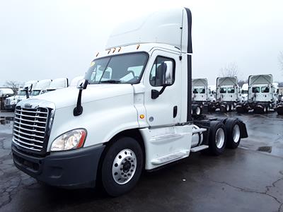 Used 2017 Freightliner Cascadia Day Cab 6x4, Semi Truck for sale #676457 - photo 1