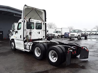Used 2017 Freightliner Cascadia Day Cab 6x4, Semi Truck for sale #676457 - photo 2
