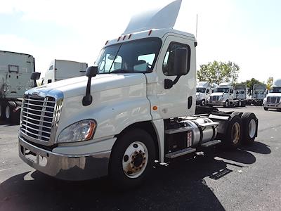 Used 2017 Freightliner Cascadia Day Cab 6x4, Semi Truck for sale #679020 - photo 1