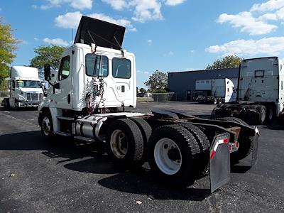 Used 2017 Freightliner Cascadia Day Cab 6x4, Semi Truck for sale #679020 - photo 2