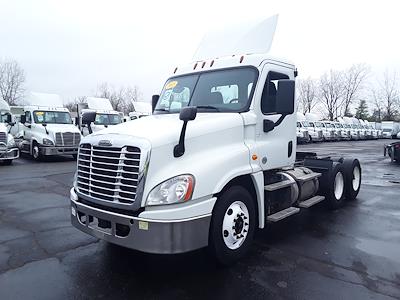 Used 2018 Freightliner Cascadia Day Cab 6x4, Semi Truck for sale #685200 - photo 1