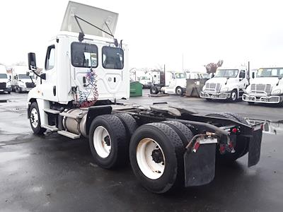 Used 2018 Freightliner Cascadia Day Cab 6x4, Semi Truck for sale #685200 - photo 2