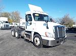 Used 2018 Freightliner Cascadia Day Cab 6x4, Semi Truck for sale #685216 - photo 4