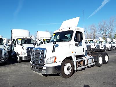 Used 2018 Freightliner Cascadia Day Cab 6x4, Semi Truck for sale #744649 - photo 1