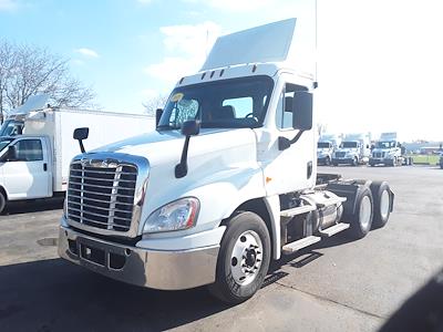 Used 2018 Freightliner Cascadia Day Cab 6x4, Semi Truck for sale #746726 - photo 1