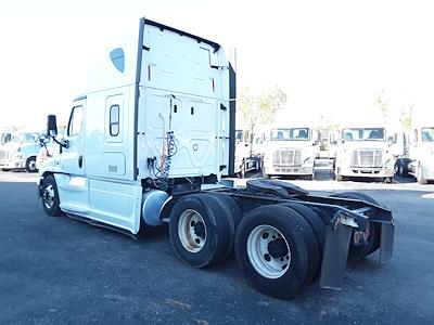 Used 2018 Freightliner Cascadia Sleeper Cab 6x4, Semi Truck for sale #760730 - photo 2