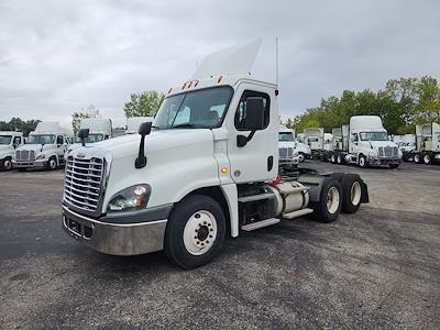 Used 2019 Freightliner Cascadia Day Cab 6x4, Semi Truck for sale #795707 - photo 1